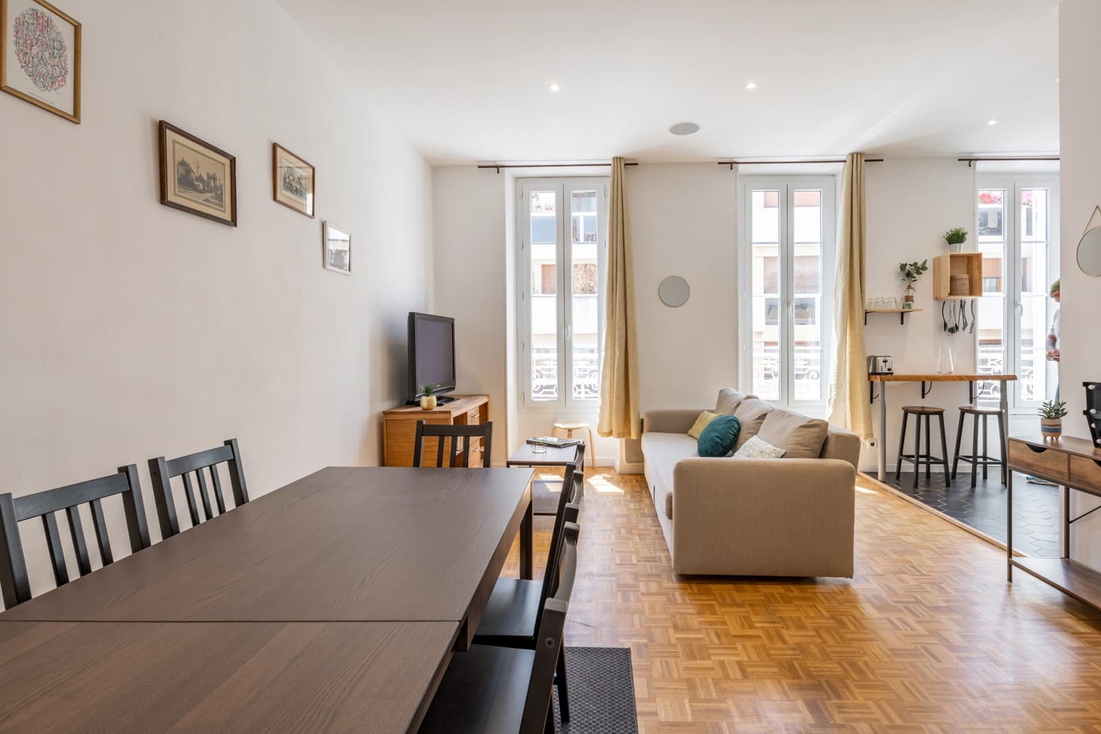 Meeting room in Bright and spacious apartment - 1