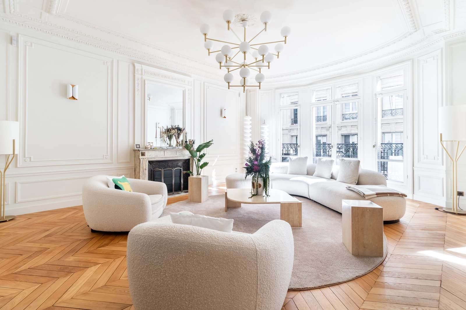 Living room in Sublime Haussmannian and contemporary apartment - 1