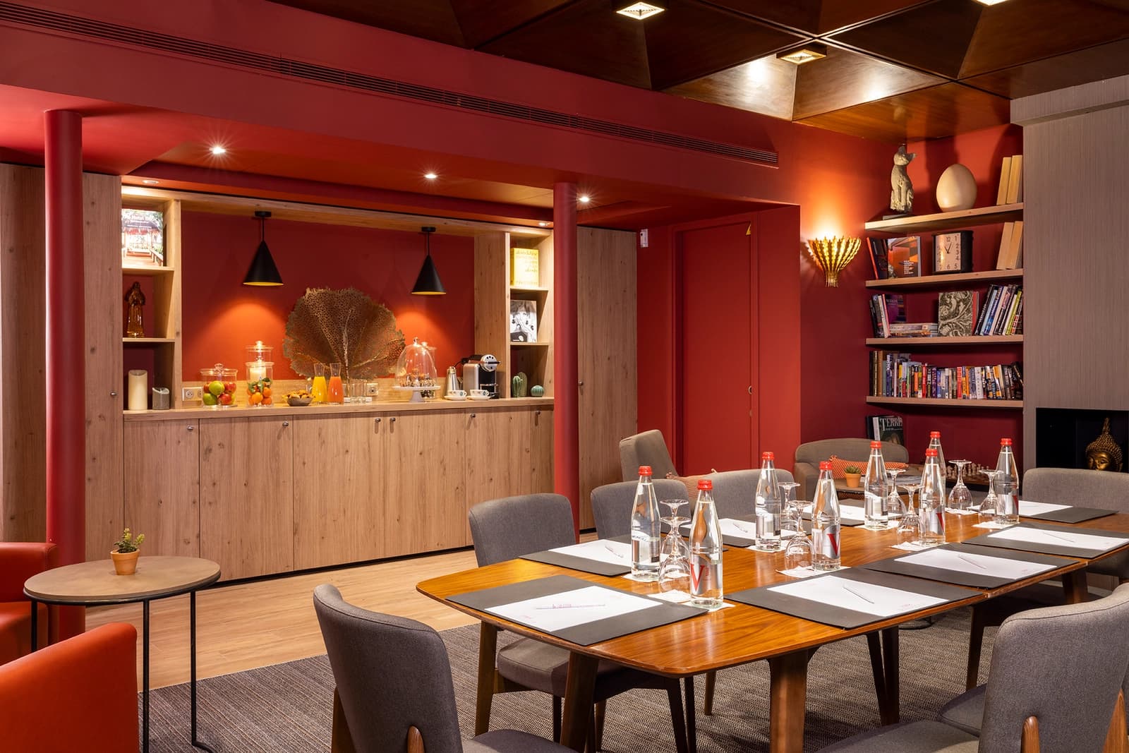 Meeting room in Cosy living room with fireplace - 1