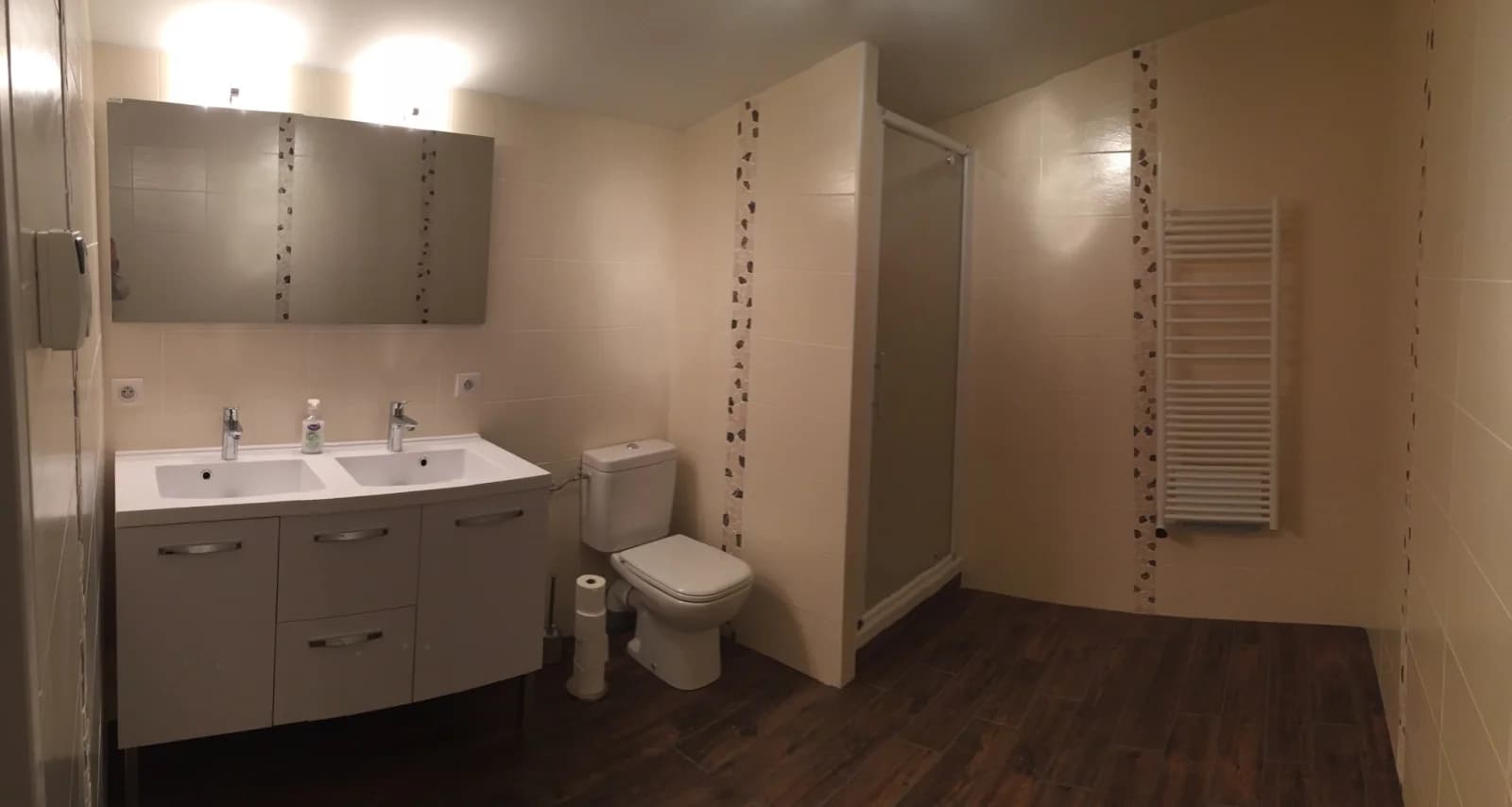 Bathroom in Beautiful loft just a stone's throw from downtown Pau - 1