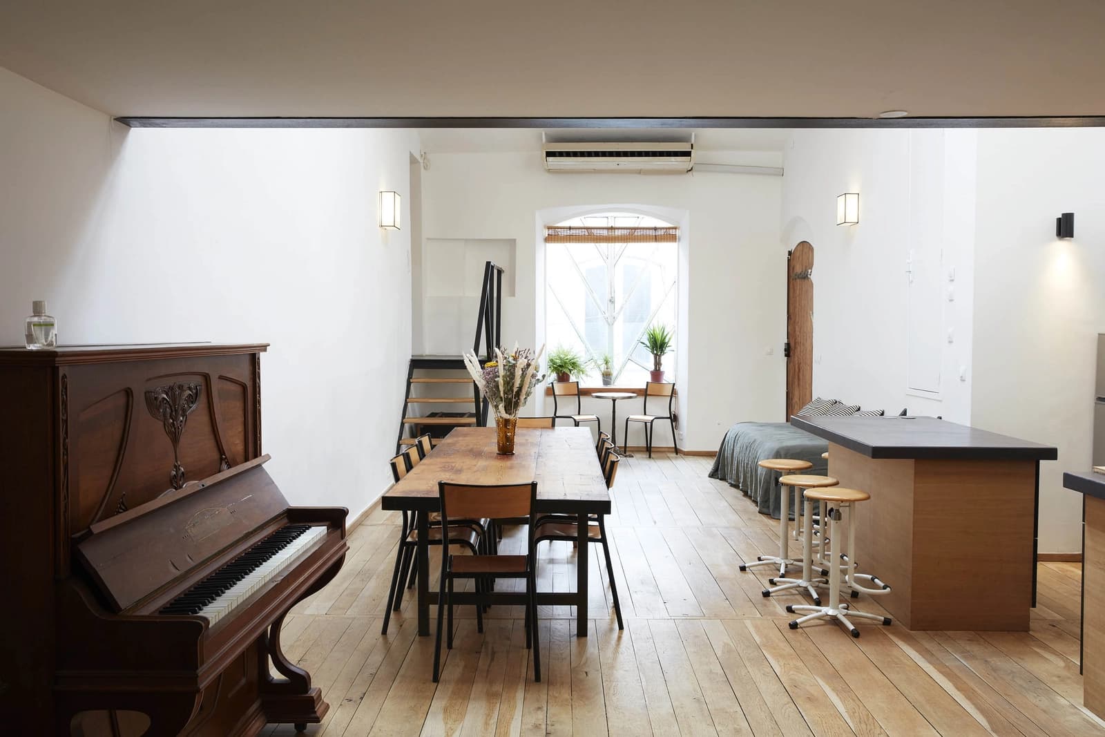 Salle de réunion dans Loft d'architecte dominant le Vieux Port de Marseille - 1