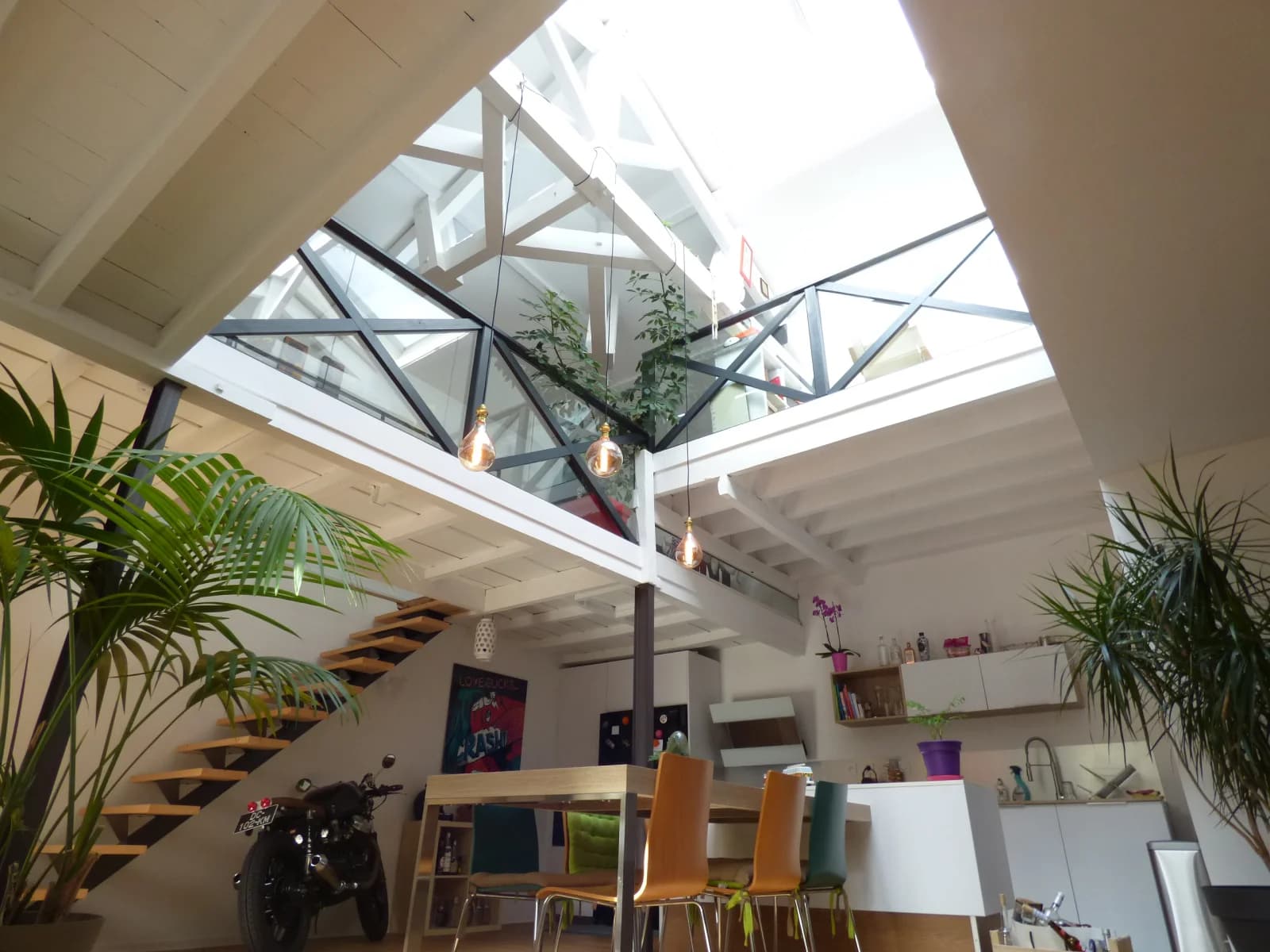 Salle de réunion dans Loft baigné de lumière, une atmosphère inspirante - 1