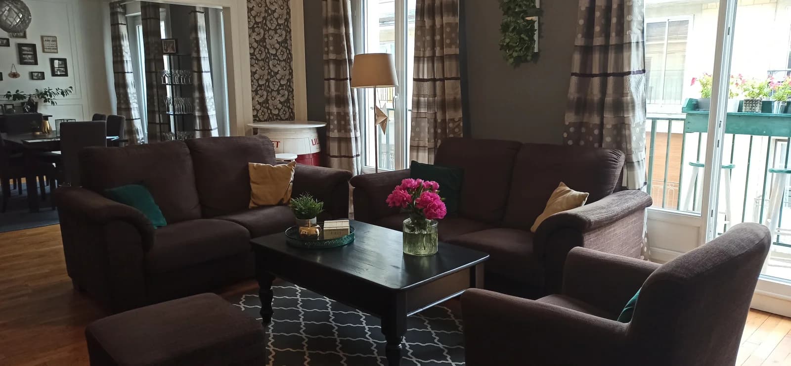 Salon dans Magnifique appartement en plein centre ville - 1