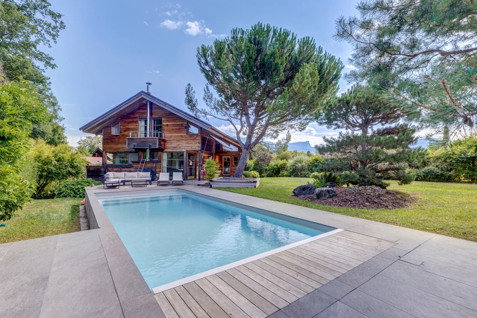 Espace Maison lumineuse avec jardin et piscine - 4
