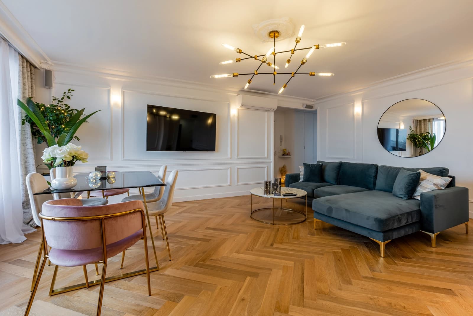 Salon dans Appartement de charme avec vue sur le canal Saint-Martin - 1
