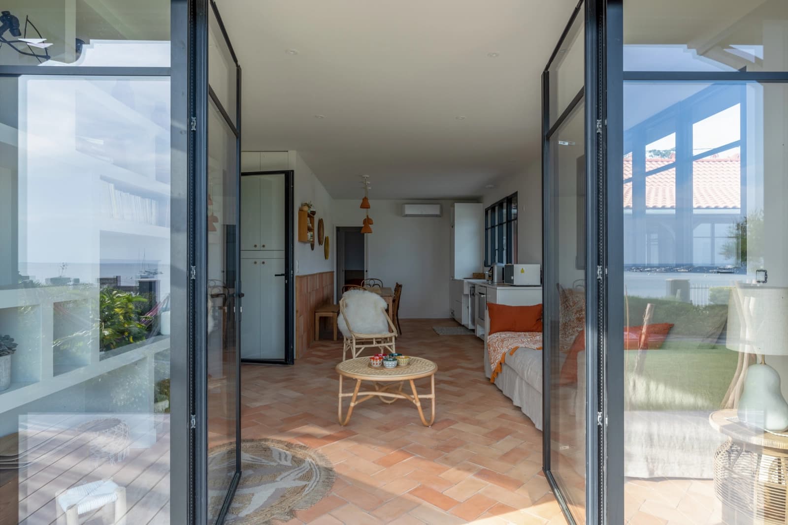 Space  Exceptional space of 75m² - Direct beach access - 3