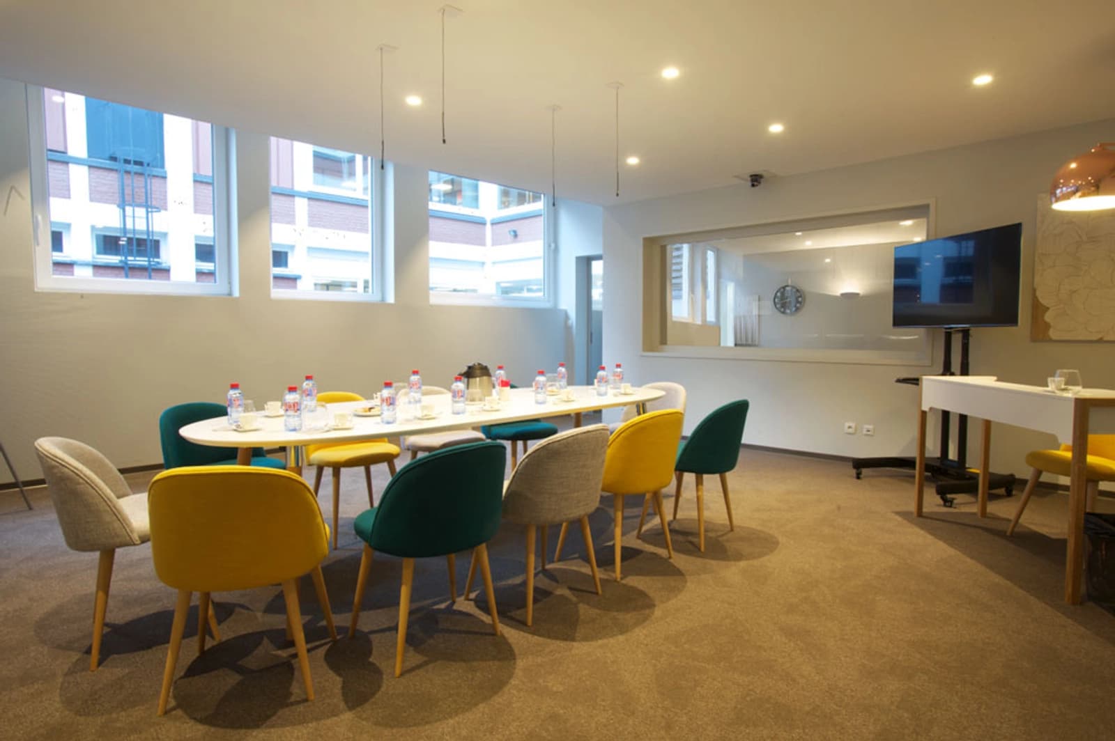 Salle de réunion dans Lille: espace polyvalent pour rencontres et créativité - 0