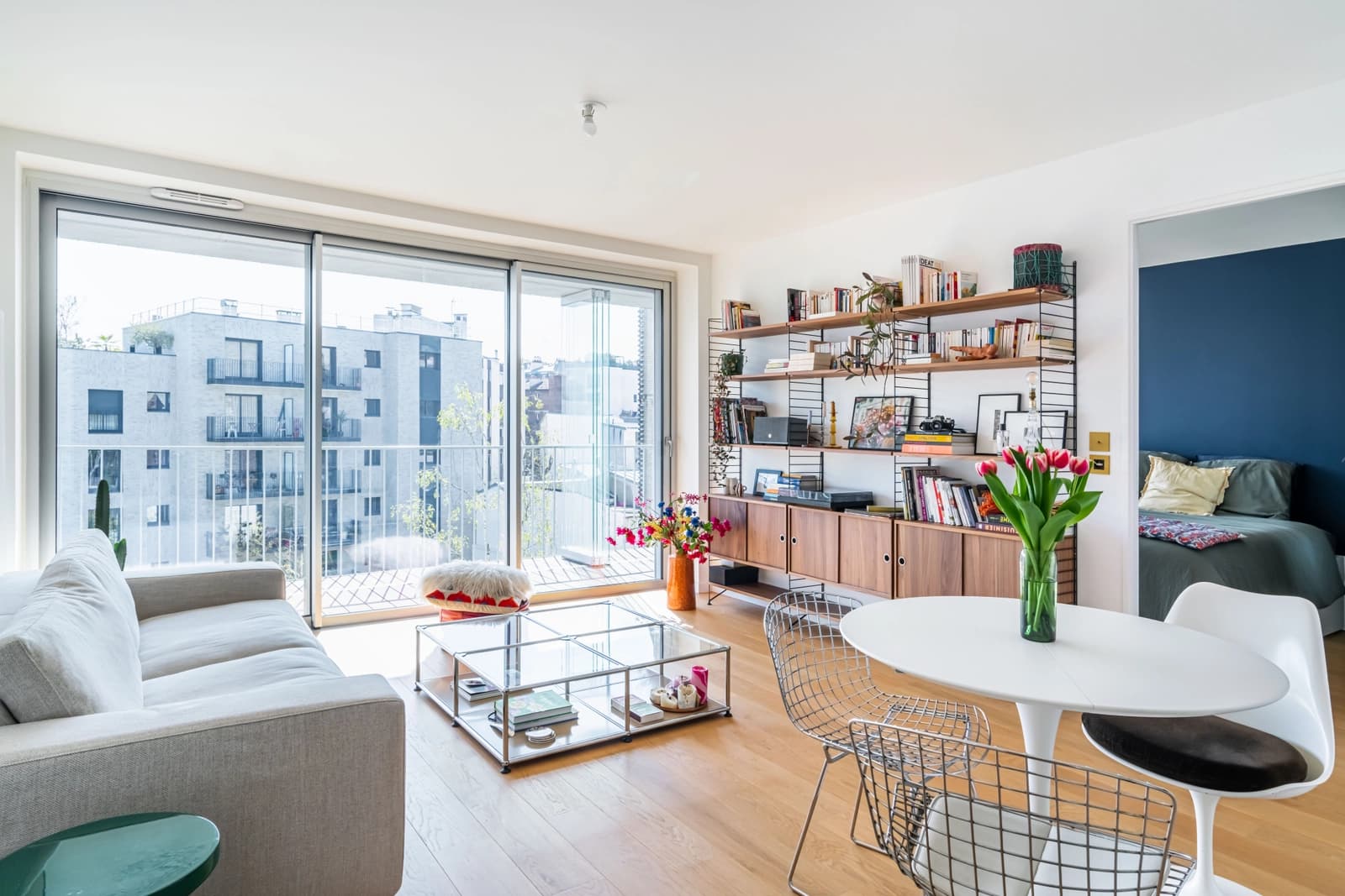 Salon dans Appartement moderne avec terrasse et vue Sacré-Coeur - 0