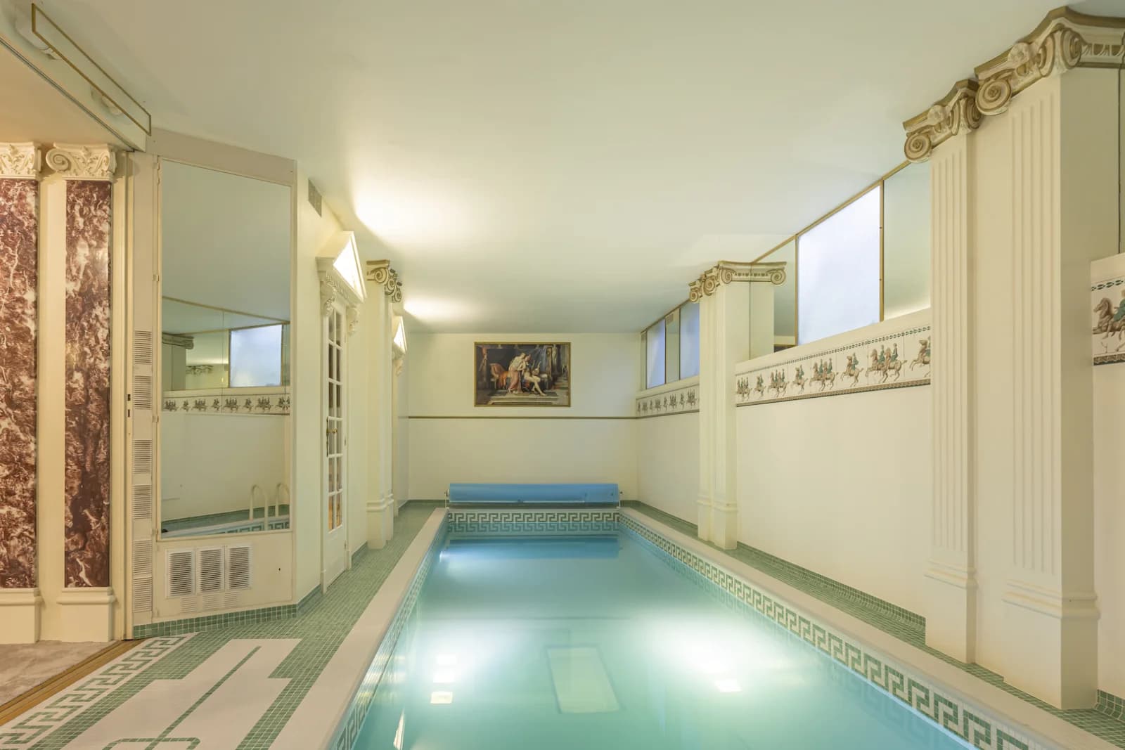 Espace Espace atypique avec sa piscine intérieure surprenante - 4