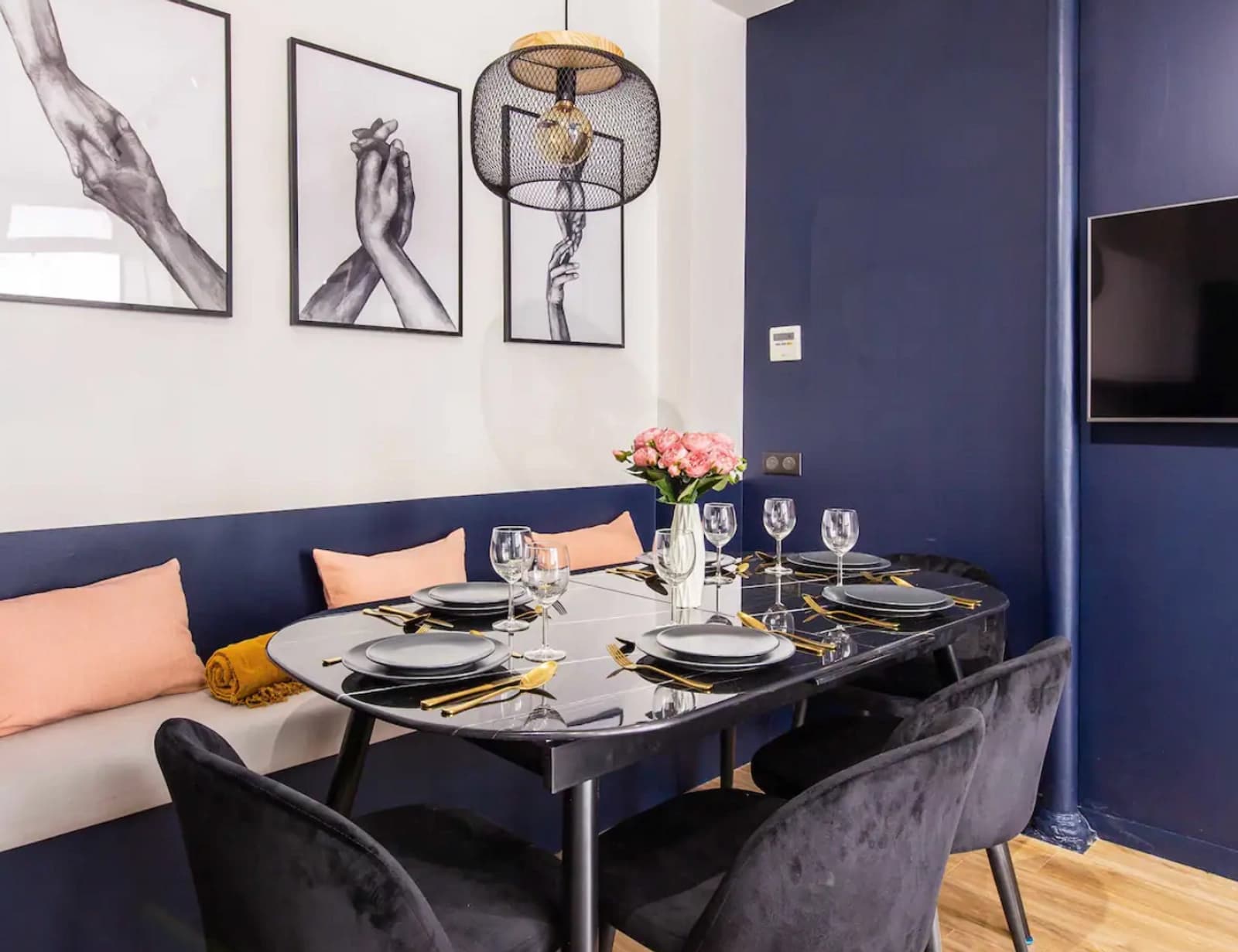 Meeting room in Appt between the Canal Saint Martin and the Marais - 1