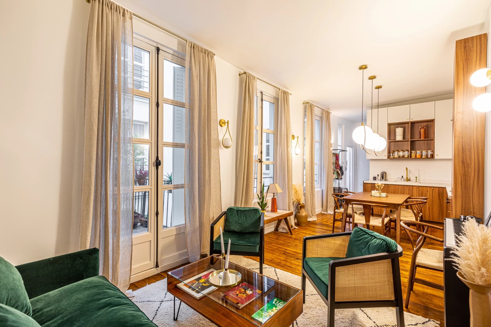 Living room in Trendy architect-designed apartment in the heart of Paris - 0