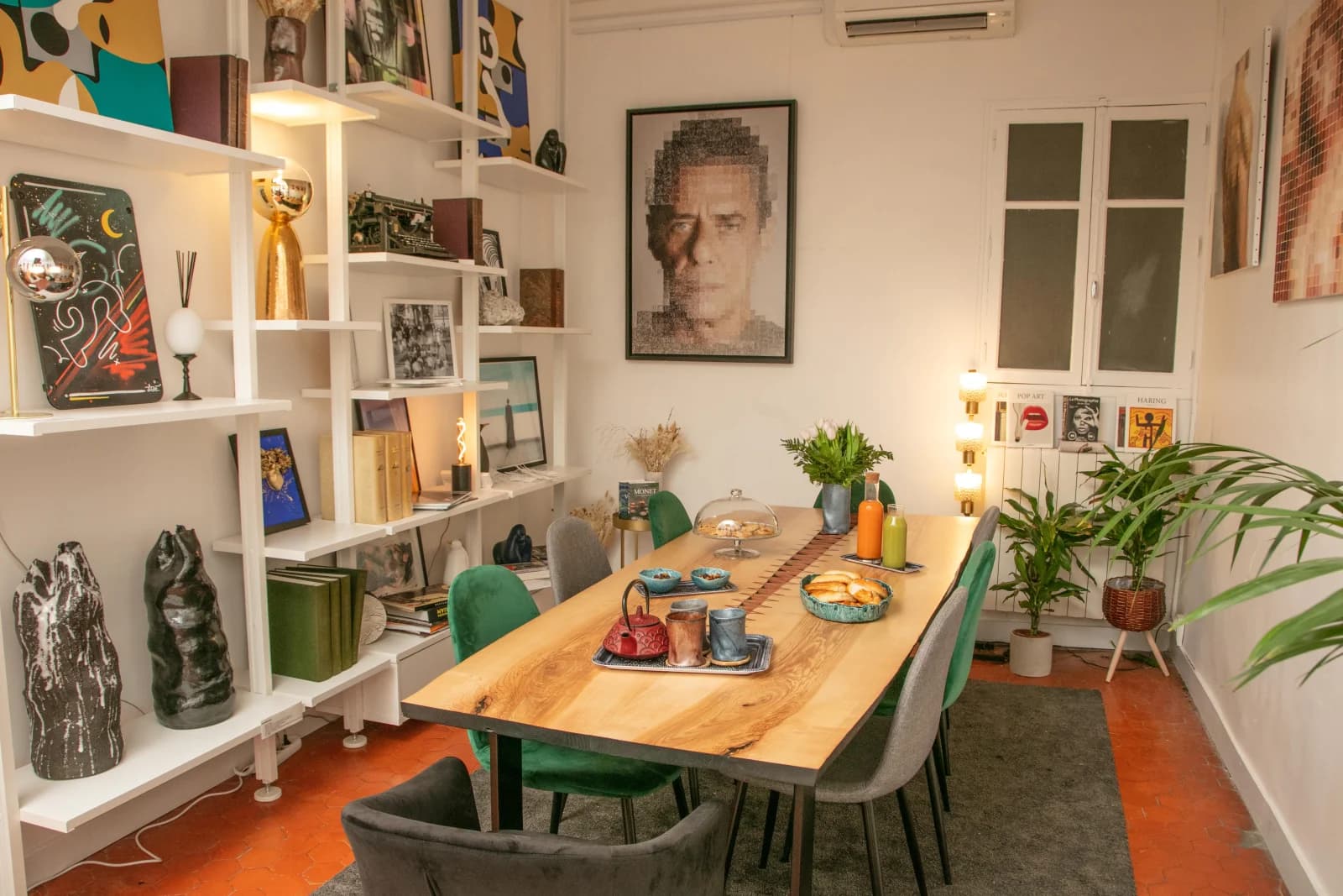 Galerie d'art intimiste dans un appartement de charme