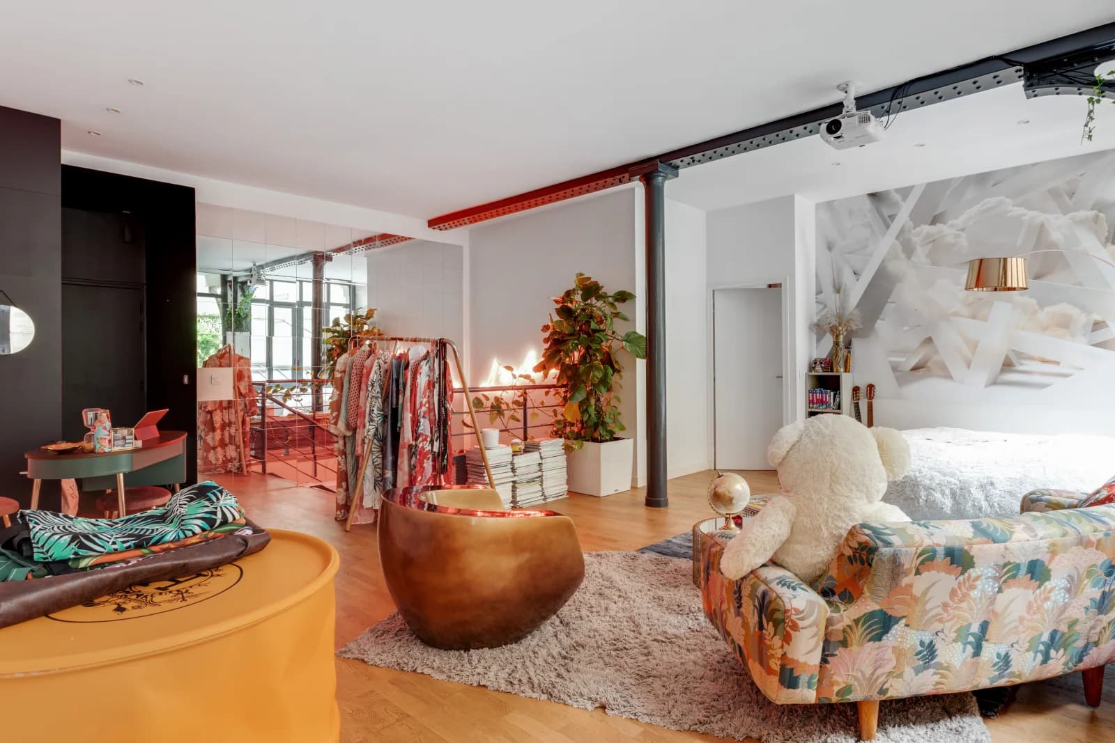 Living room in Atypical loft in the heart of Paris - 1