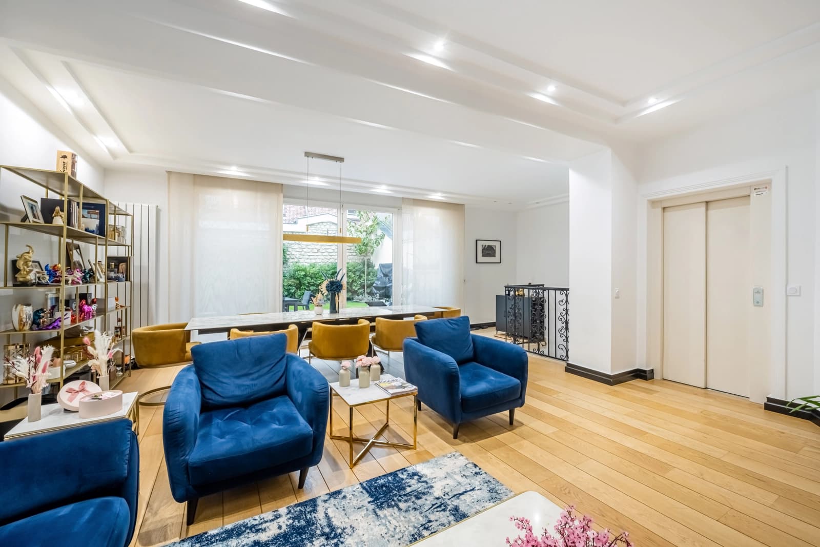 Space Spacious house with garden - 1