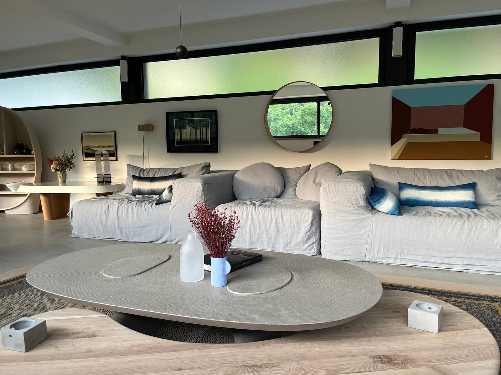Salon dans En pleine forêt: grande maison moderne avec piscine - 0