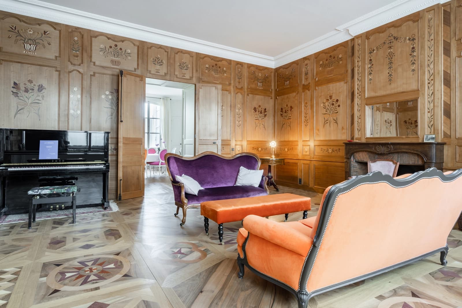 Salon dans Hôtel particulier du XVIIIème siècle, un joyau d'histoire - 1