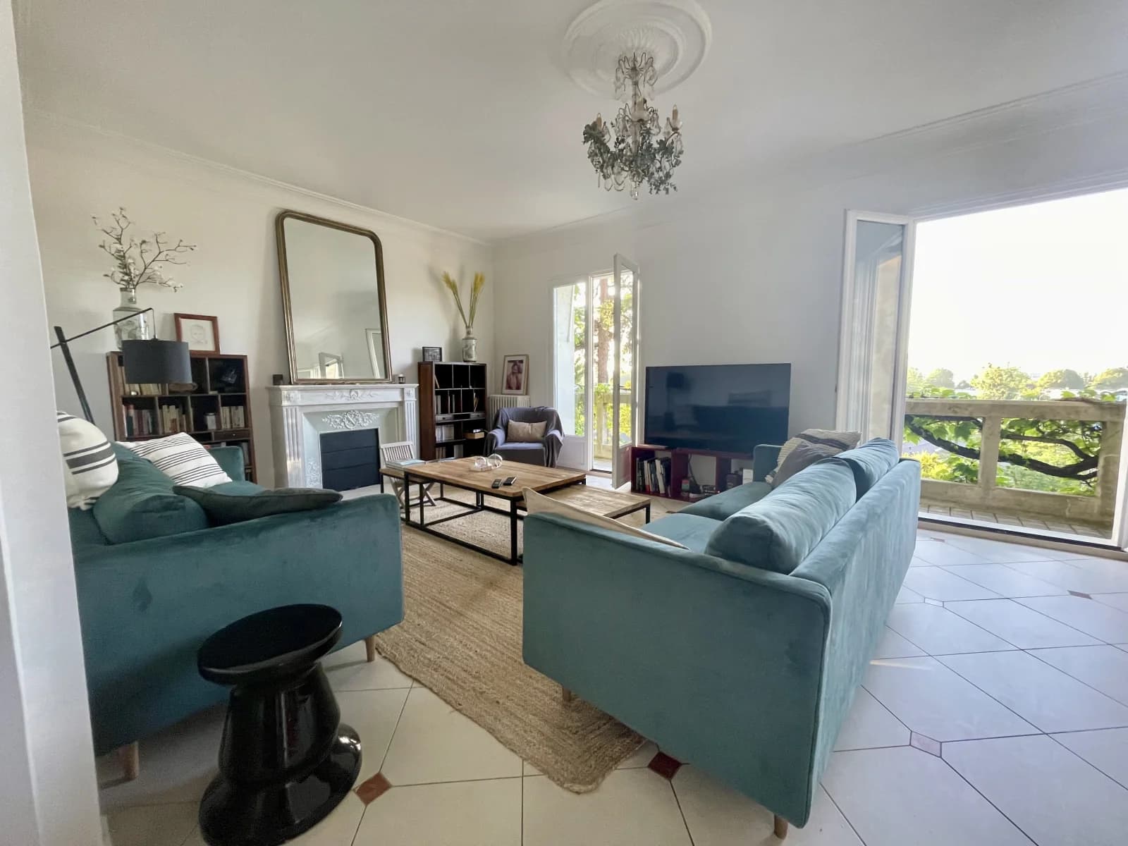 Space Atypical villa - panoramic view - near Paris - 2