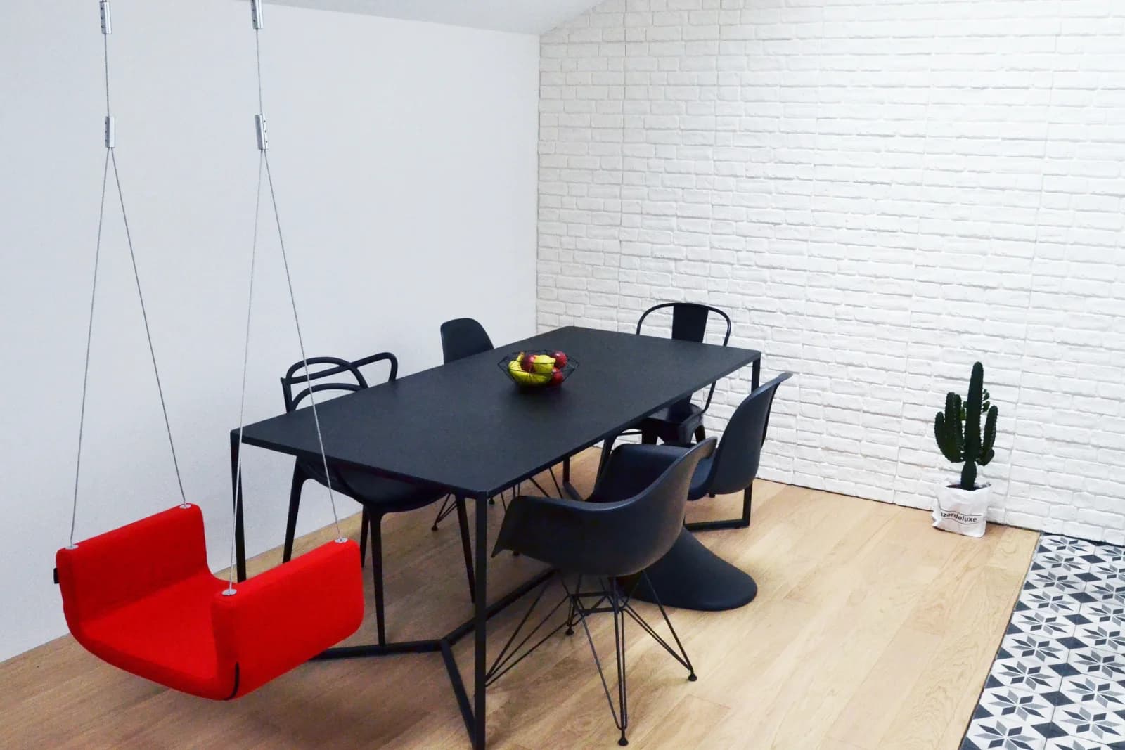 Salle de réunion dans Appartement au design minimaliste avec sa petite terrasse - 1