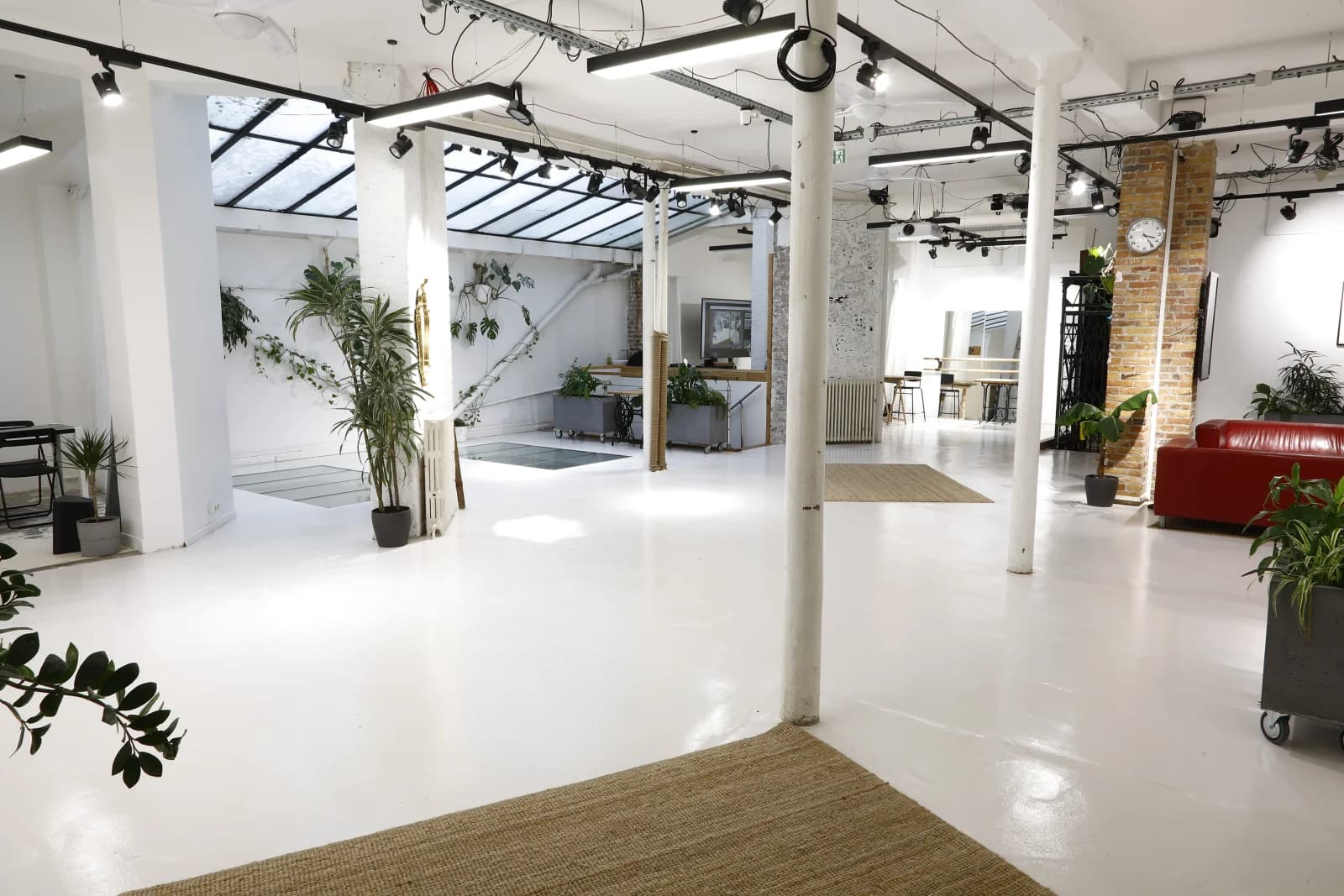 Espace Grand loft atypique baigné de lumière sous sa verrière - 1