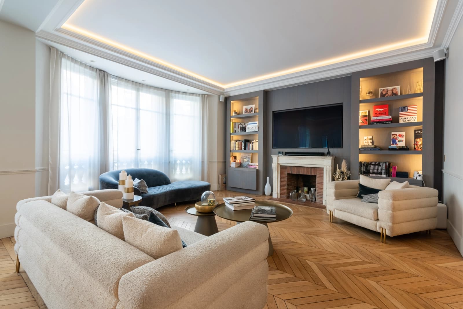 Salon dans Haussmannien moderne, une alliance de chic et sobriété - 1