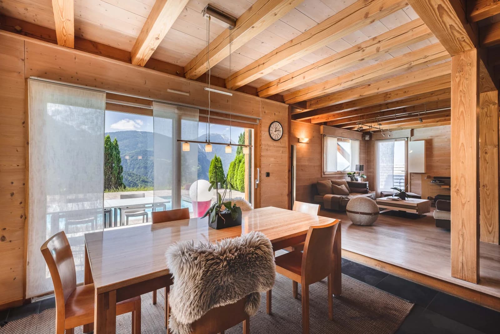 Space Chalet with mountain views and swimming pool in a quiet location - 3