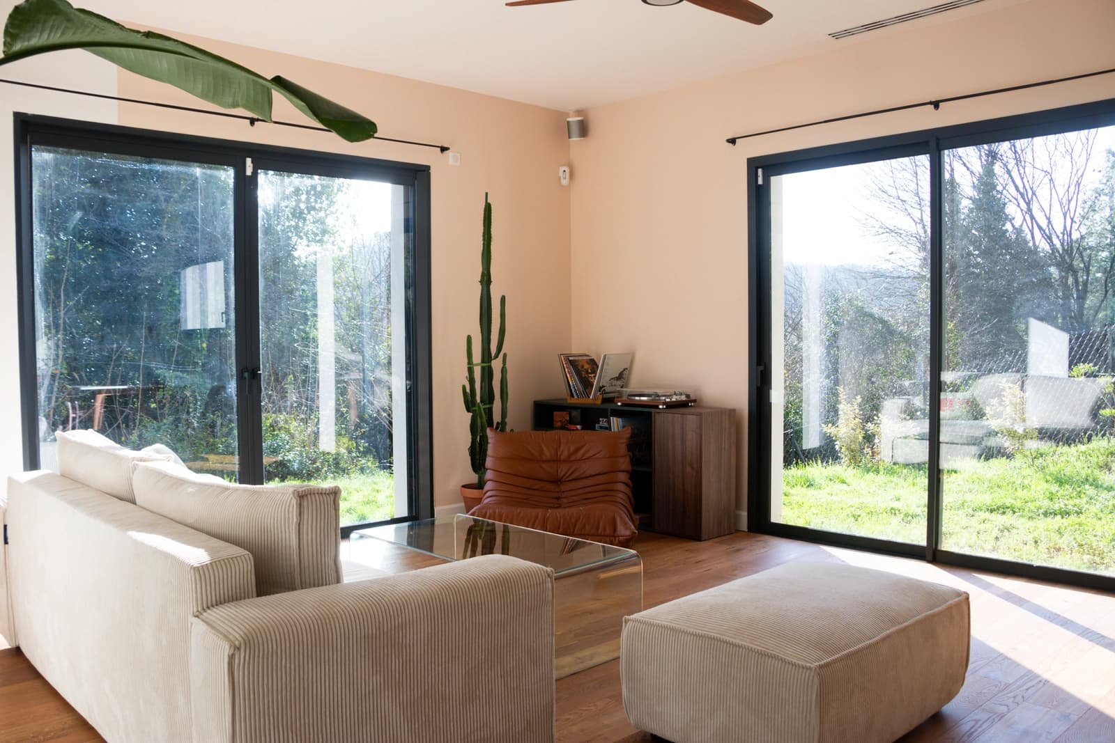 Espace Maison contemporaine avec jardin moderne - 3