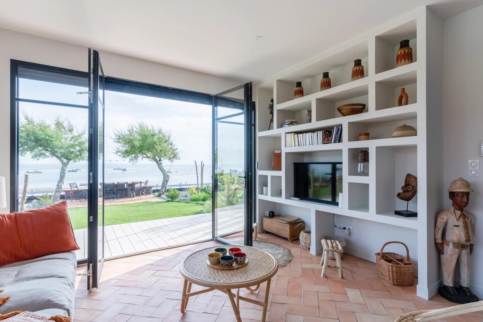 Living room in  Exceptional space of 75m² - Direct beach access - 1
