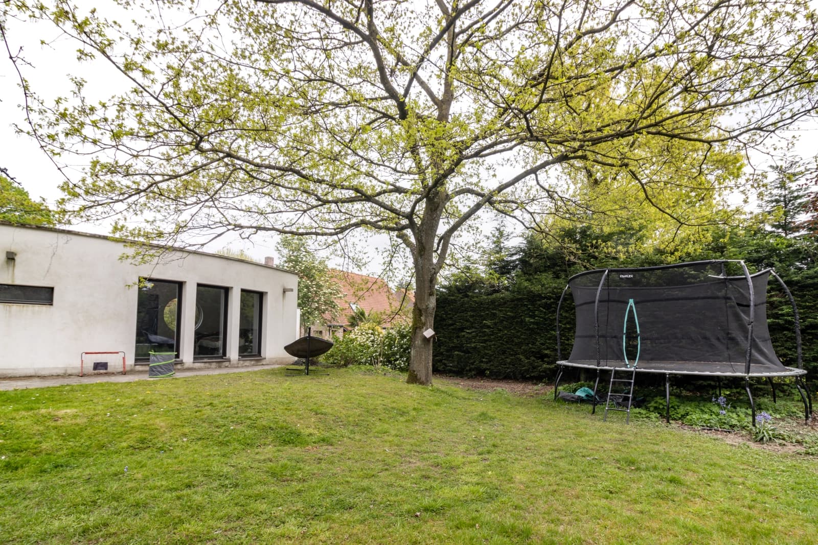 Meeting room in Single-storey house with patio and garden - 1