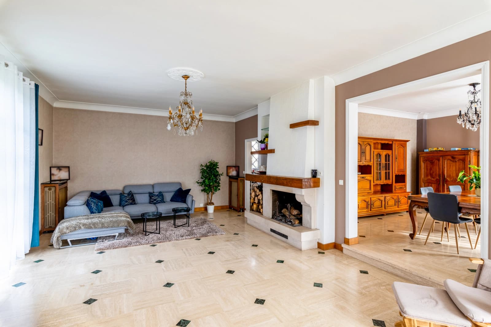 Living room in Filming house for rent: large volume - 1