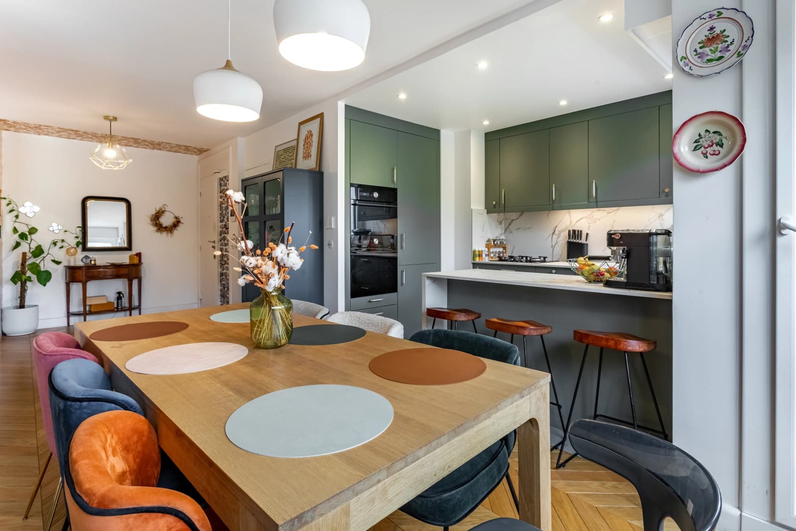 Salle de réunion dans Appartement avec une vaste et conviviale pièce de vie - 1