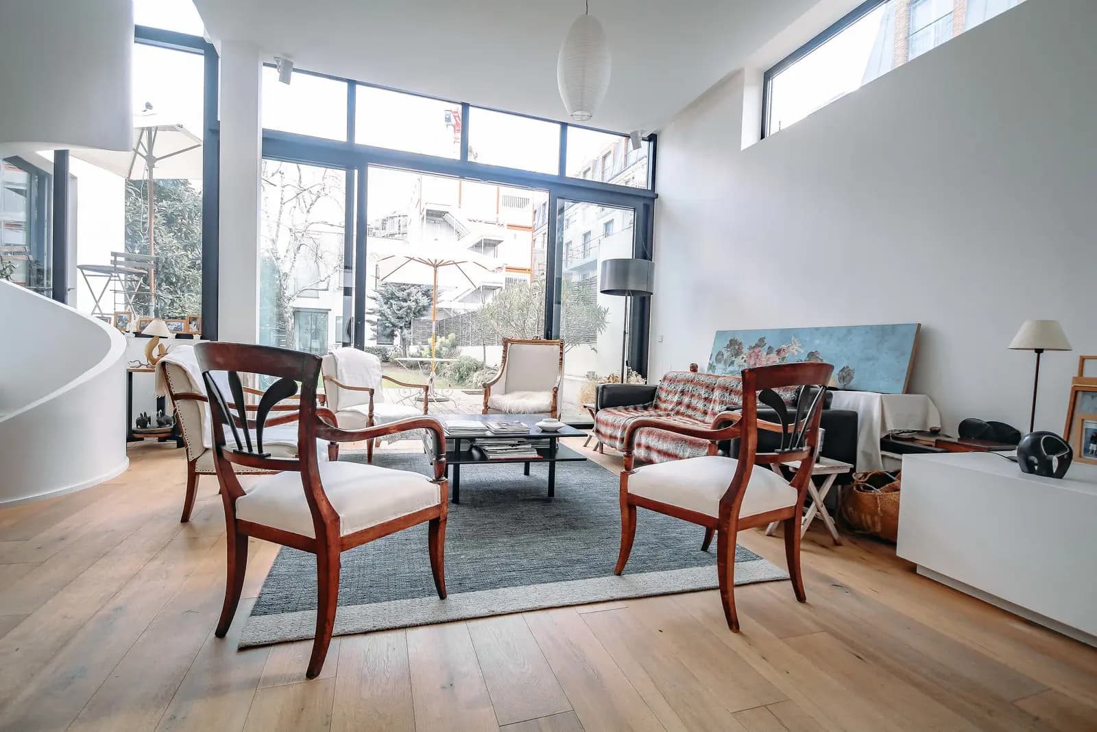 Salon dans Maison loft contemporaine, lumineuse et ouverte sur jardin - 1