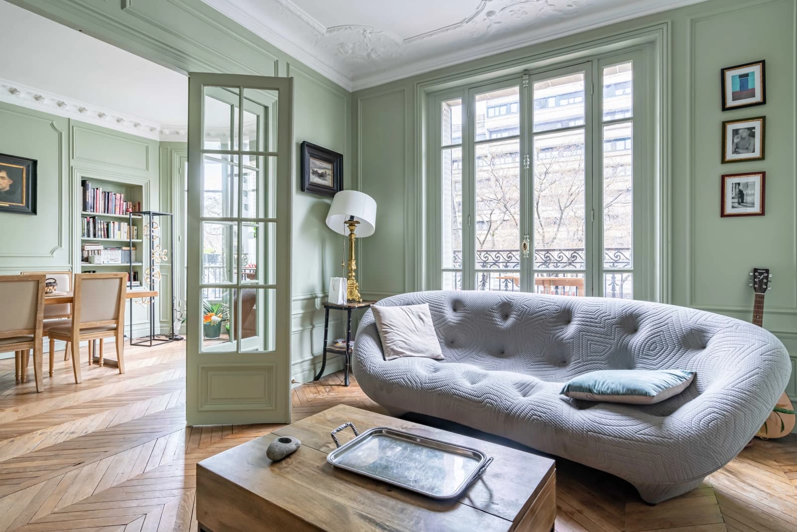 Salon dans Vaste appartement haussmannien au coeur de Paris - 1