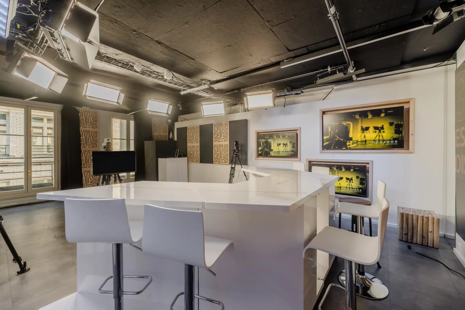 Space TV/Video studio and set - Le Talk - 1