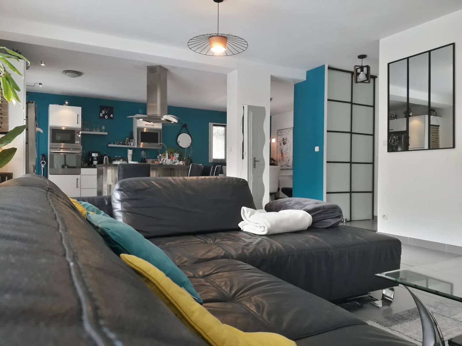 Living room in Contemporary house with pool - 1