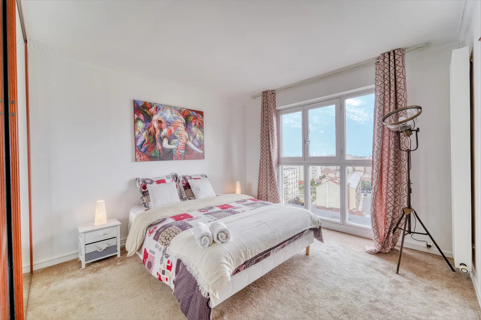 Bedroom in Chic, bright and colorful apartment with parking - 1
