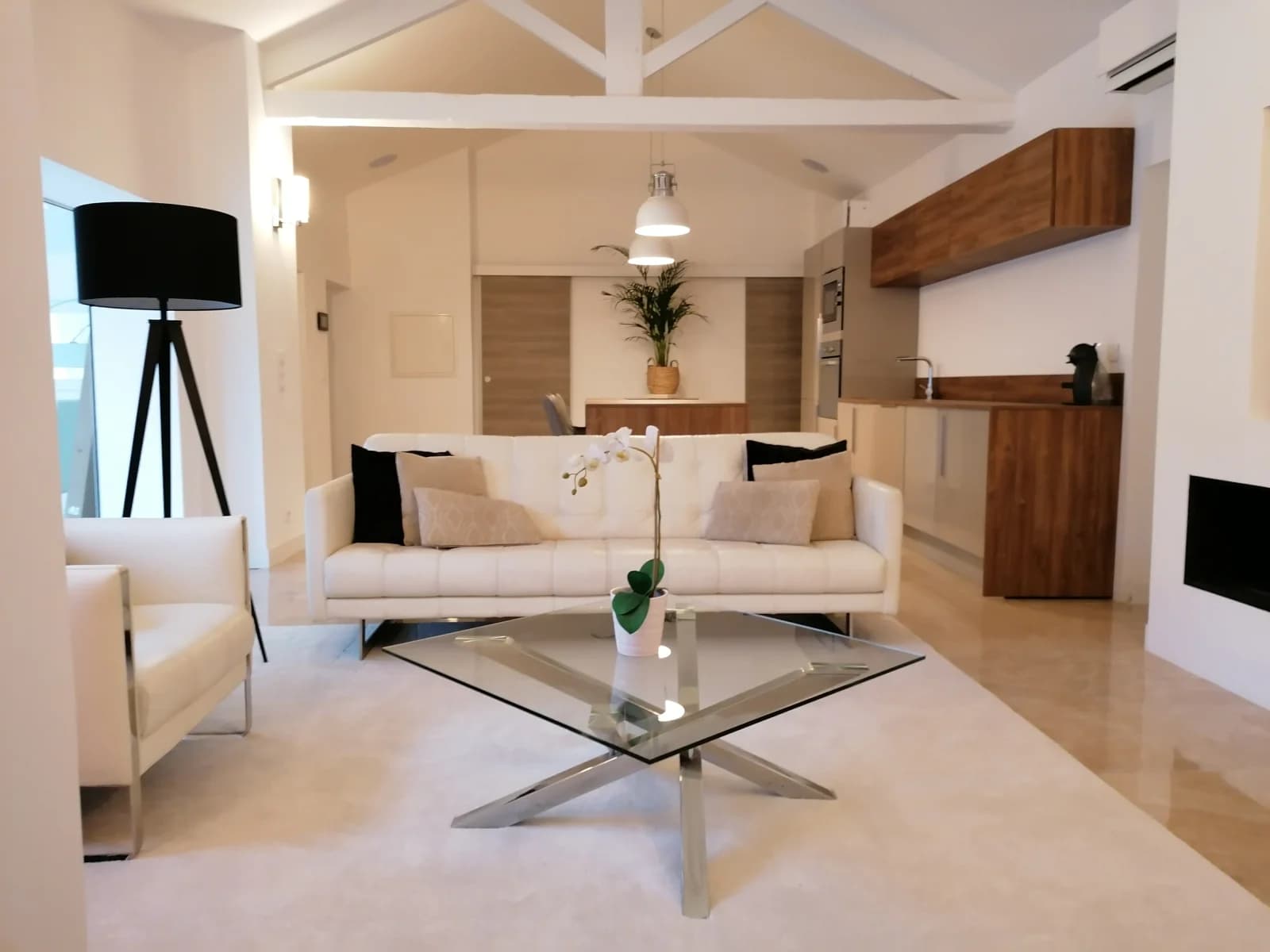 Espace Villa semi-contemporaine avec piscine et pool house - 2