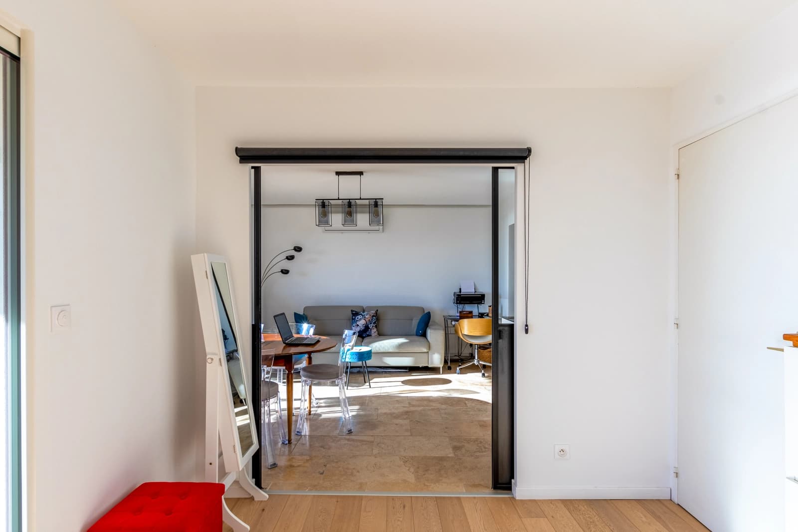 Salle de réunion dans Appartement atypique offrant des prestations de qualité - 1