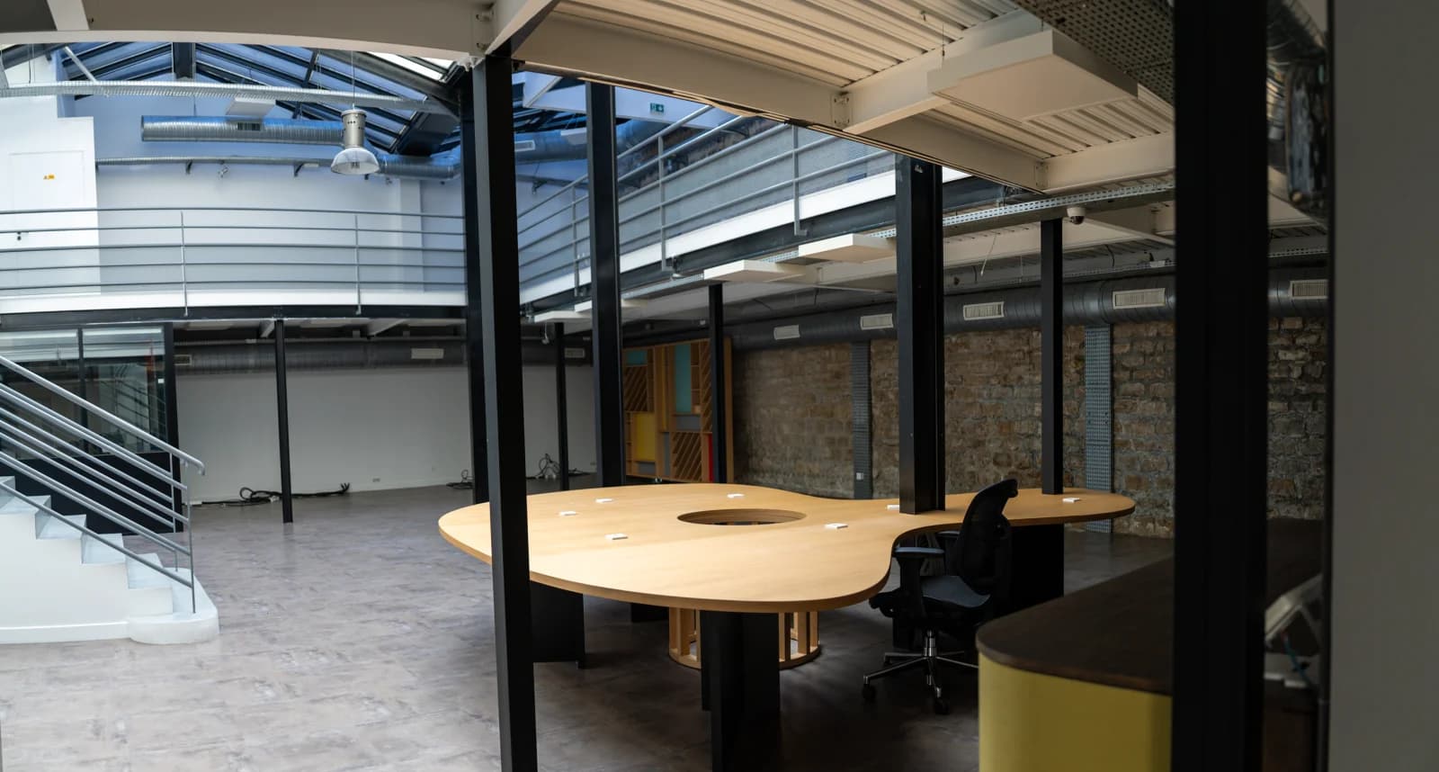 Space Magnificent Loft with Glass Roof - 2