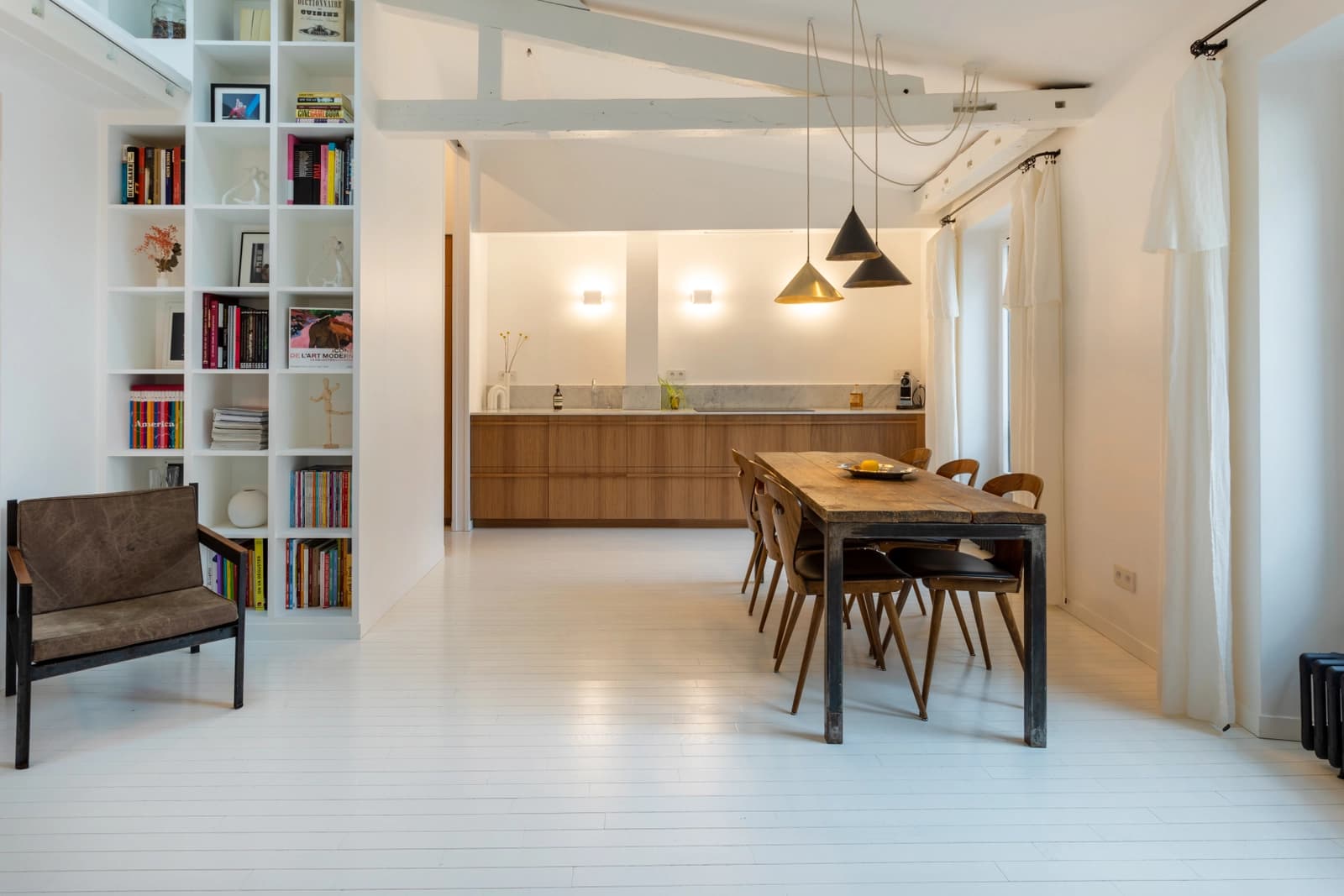 Salle de réunion dans Appartement au chic épuré, une élégance discrète - 1