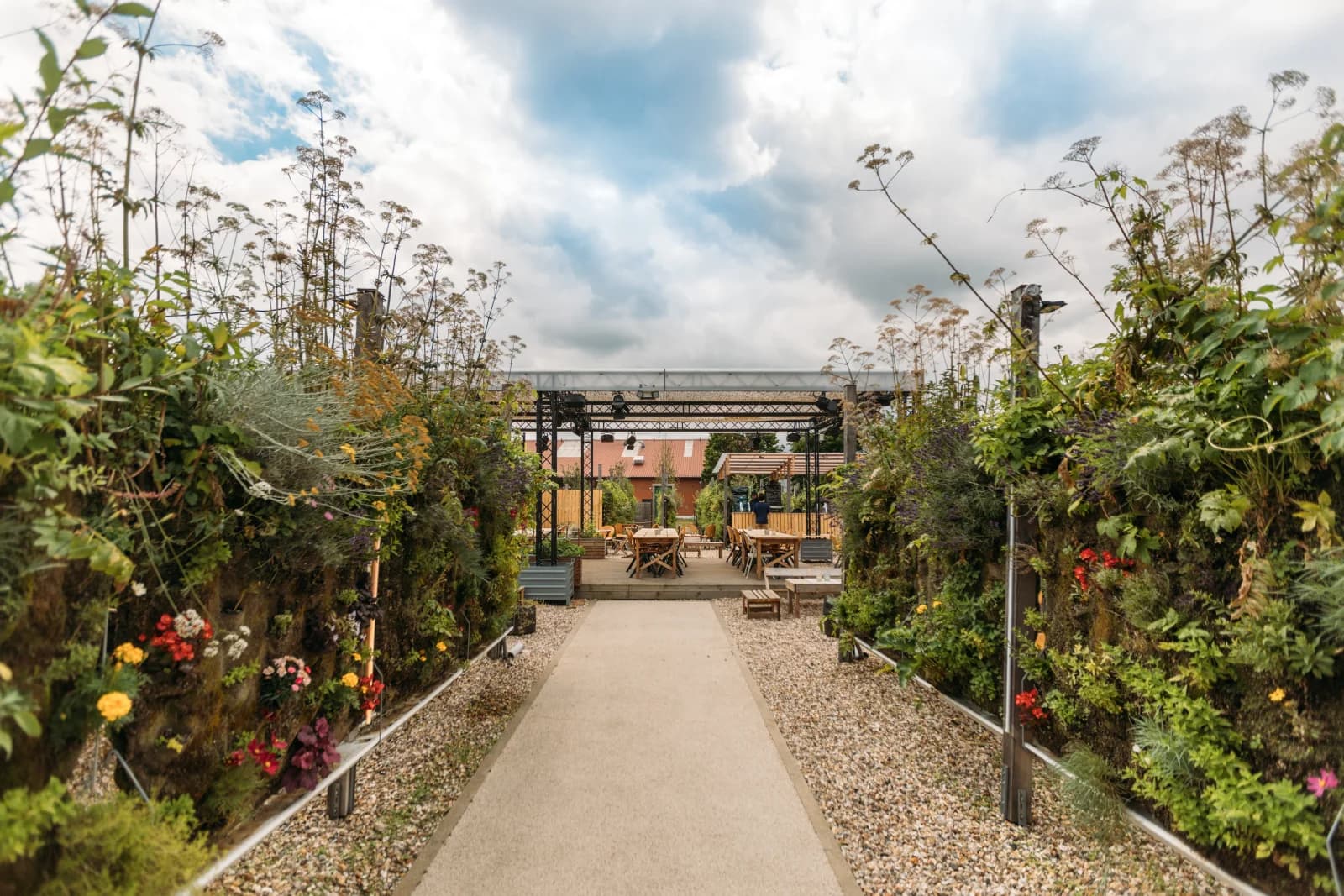 Salle de réunion dans Aubervilliers: grand jardin paysager, une oasis urbaine - 1