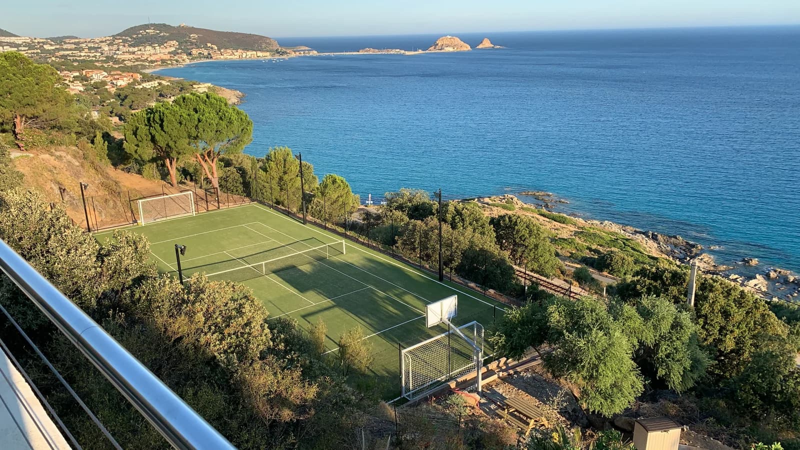 Meeting room in House with 180-degree sea view in Corsica - 1