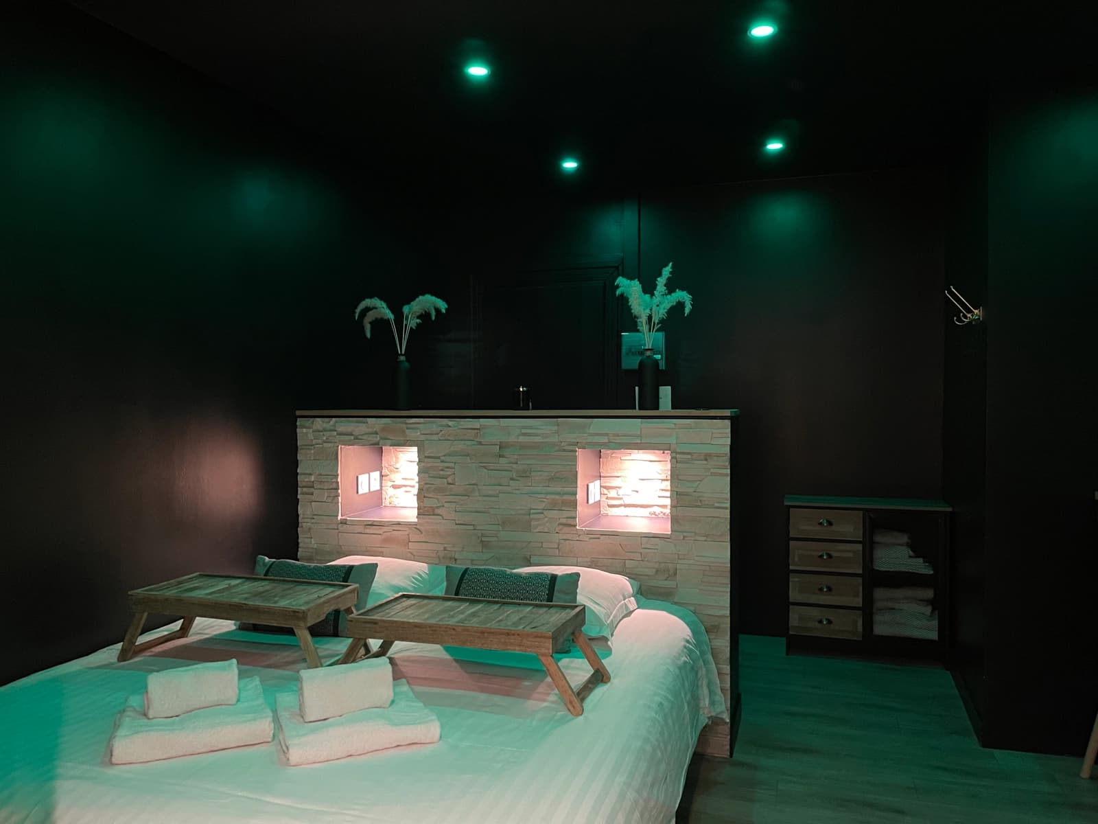 Chambre dans Spa & Love: balnéo, lit Queen Size, cocon romantique - 1