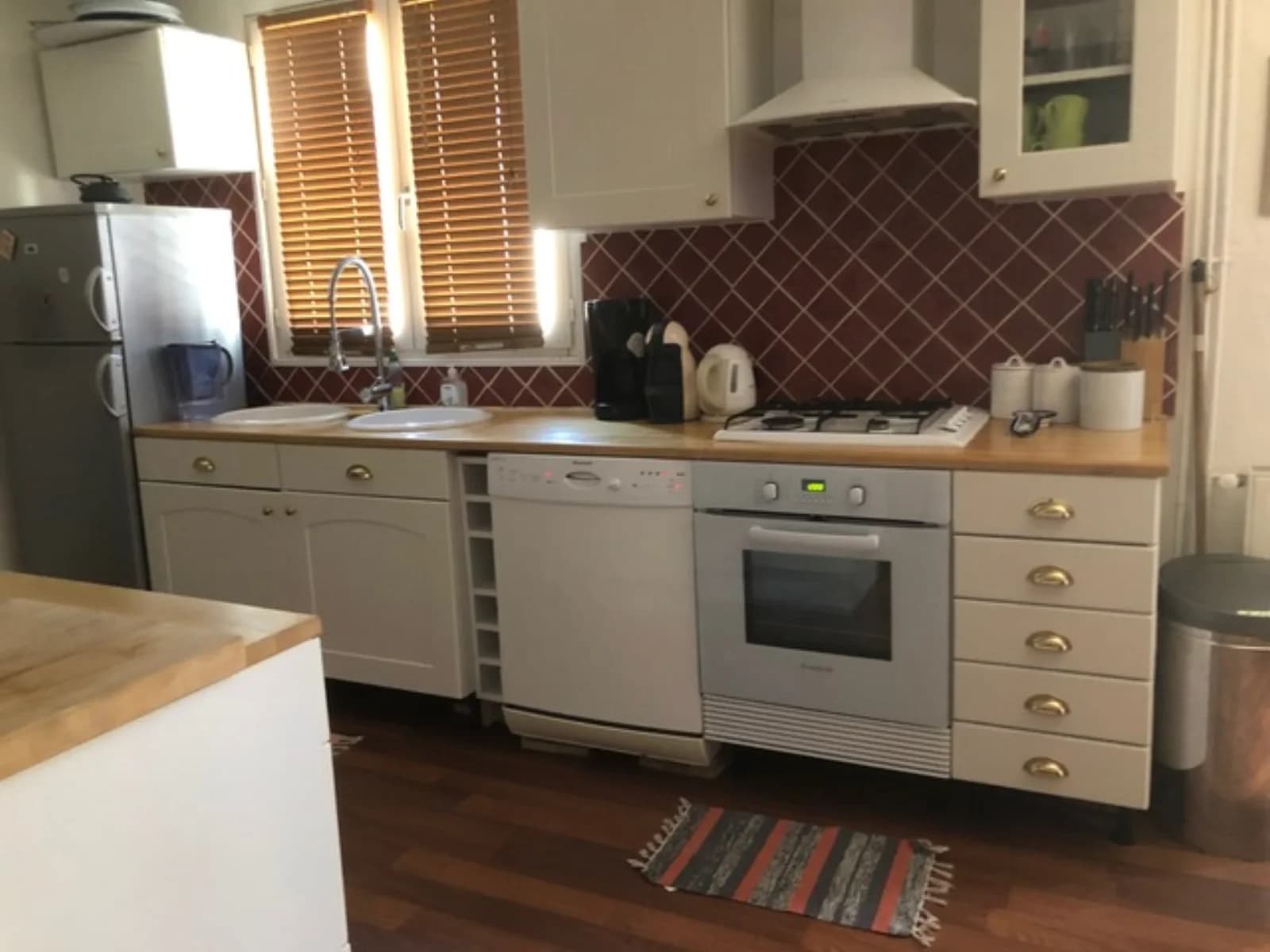 Cuisine dans Maison cosy, fonctionnelle et pleine de charme - 1