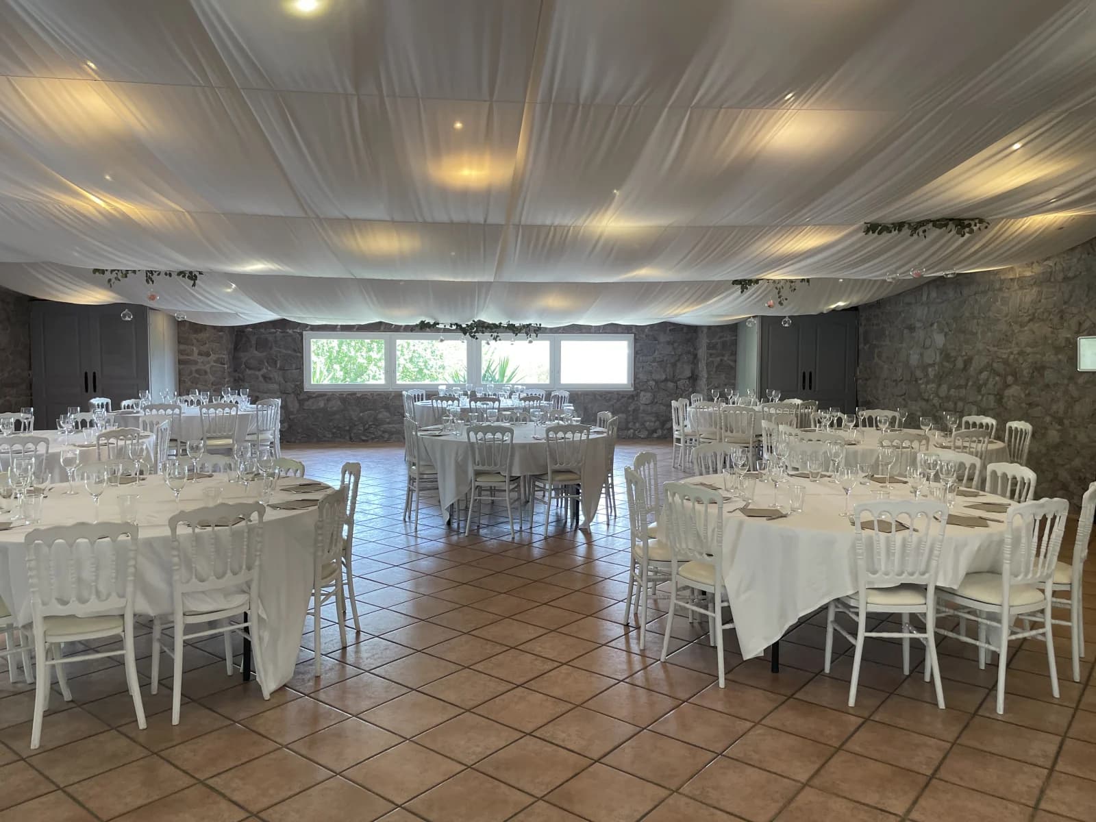 Espace Salle de réception dans un mas provençal - 1