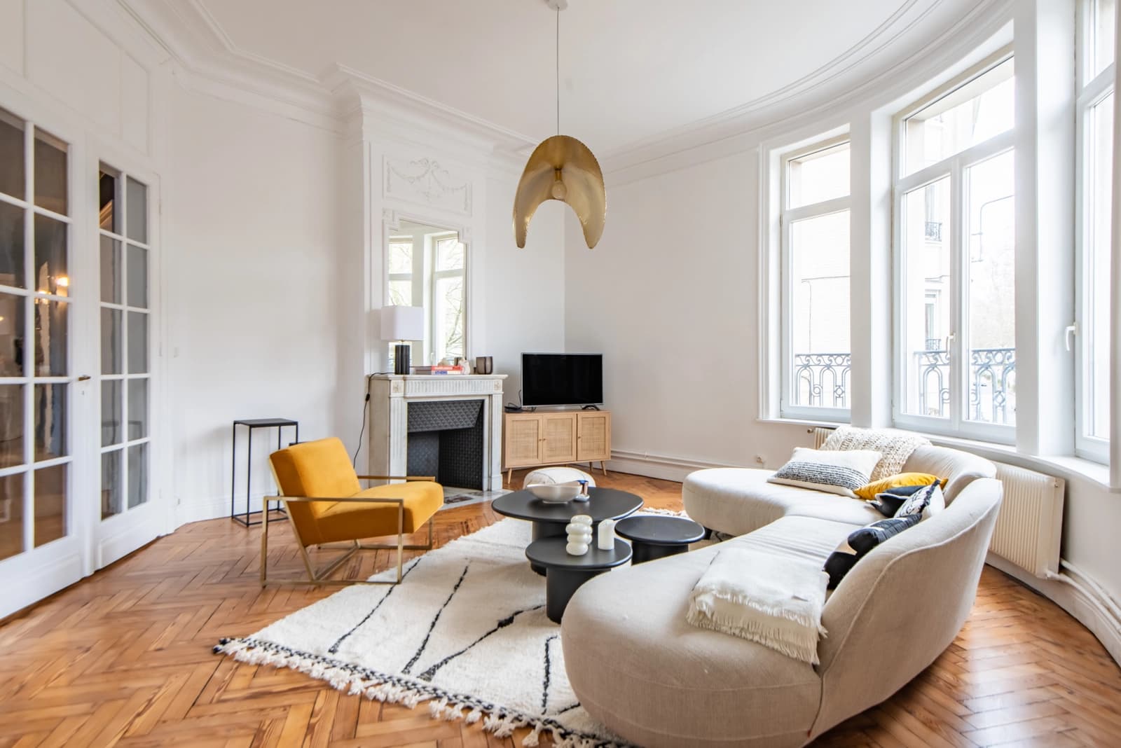 Salon dans Magnifique appartement Haussmannien, élégance parisienne - 1