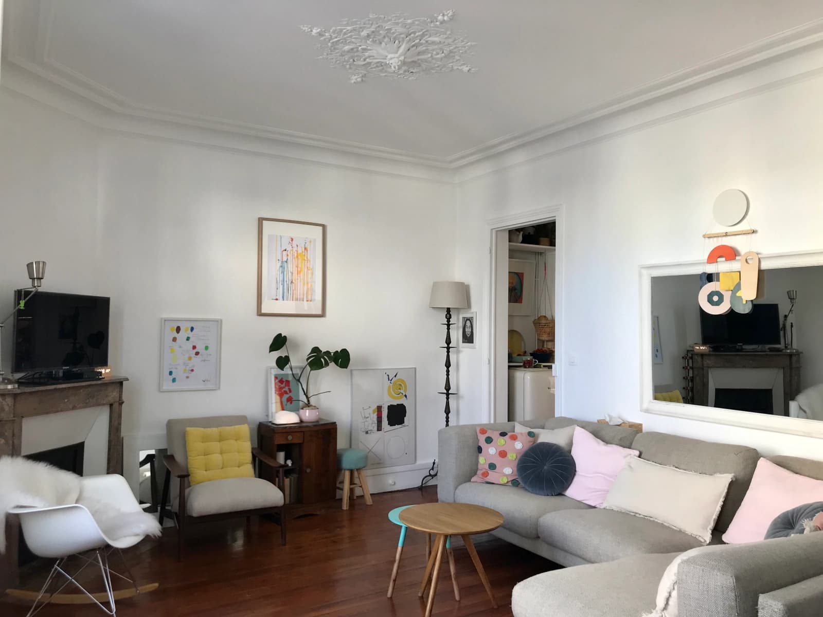 Salon dans Maison en meulière et son jardin verdoyant - 0