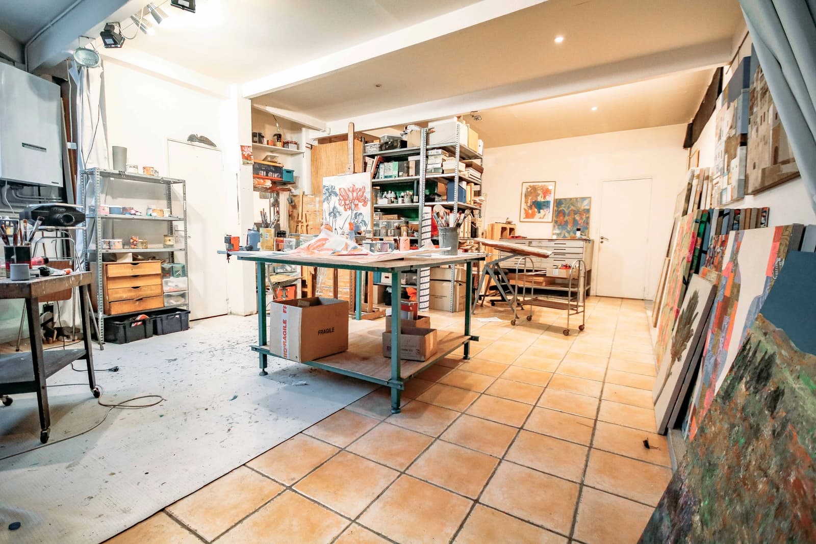 Cuisine dans Belle maison abritant un atelier d'artiste inspirant - 1