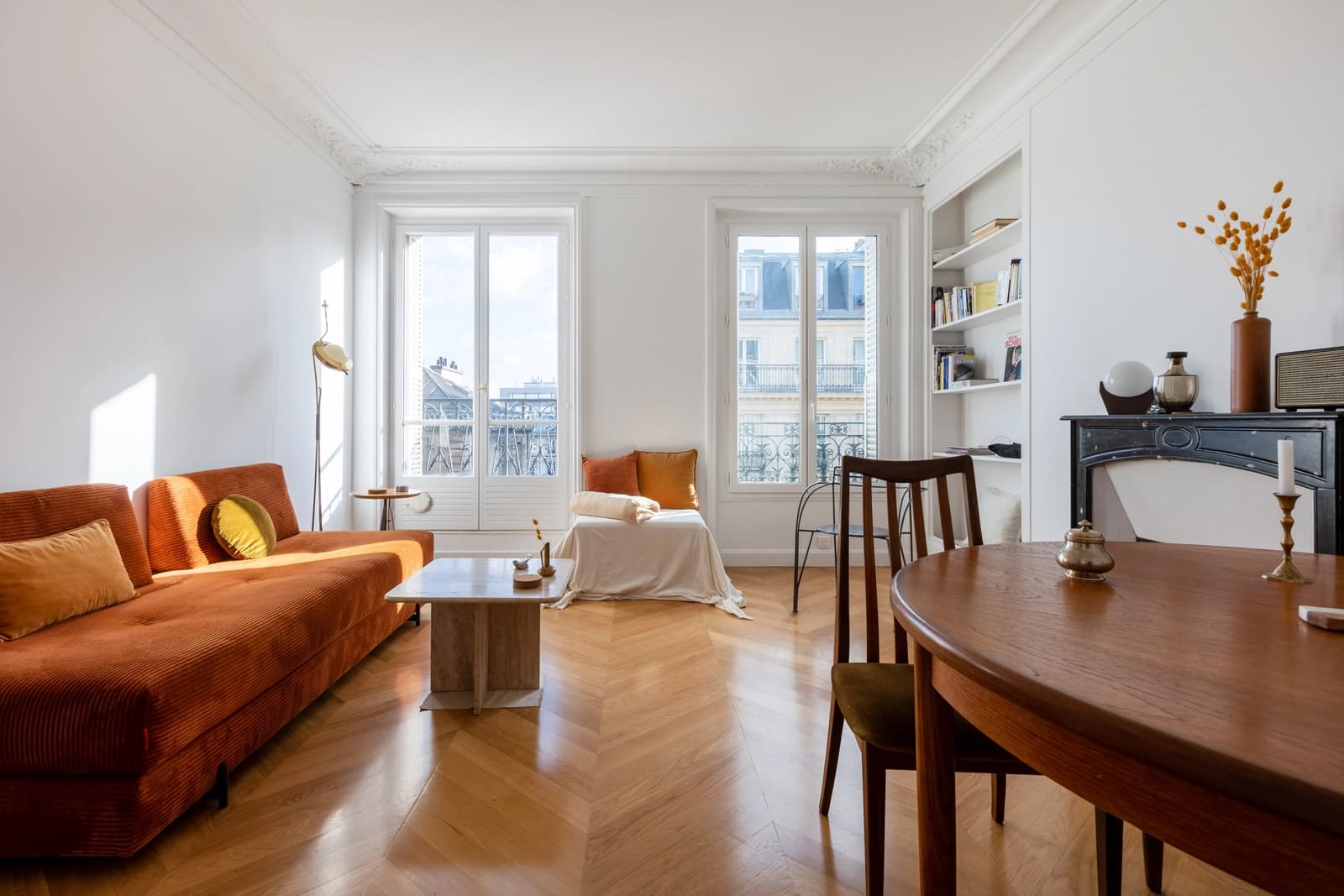 Salon dans Bel Haussmannien avec une vue imprenable sur le Sacré Coeur - 1