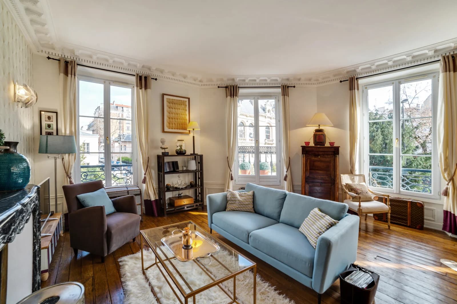 Salon dans Appartement lumineux offrant un panorama exceptionnel - 1