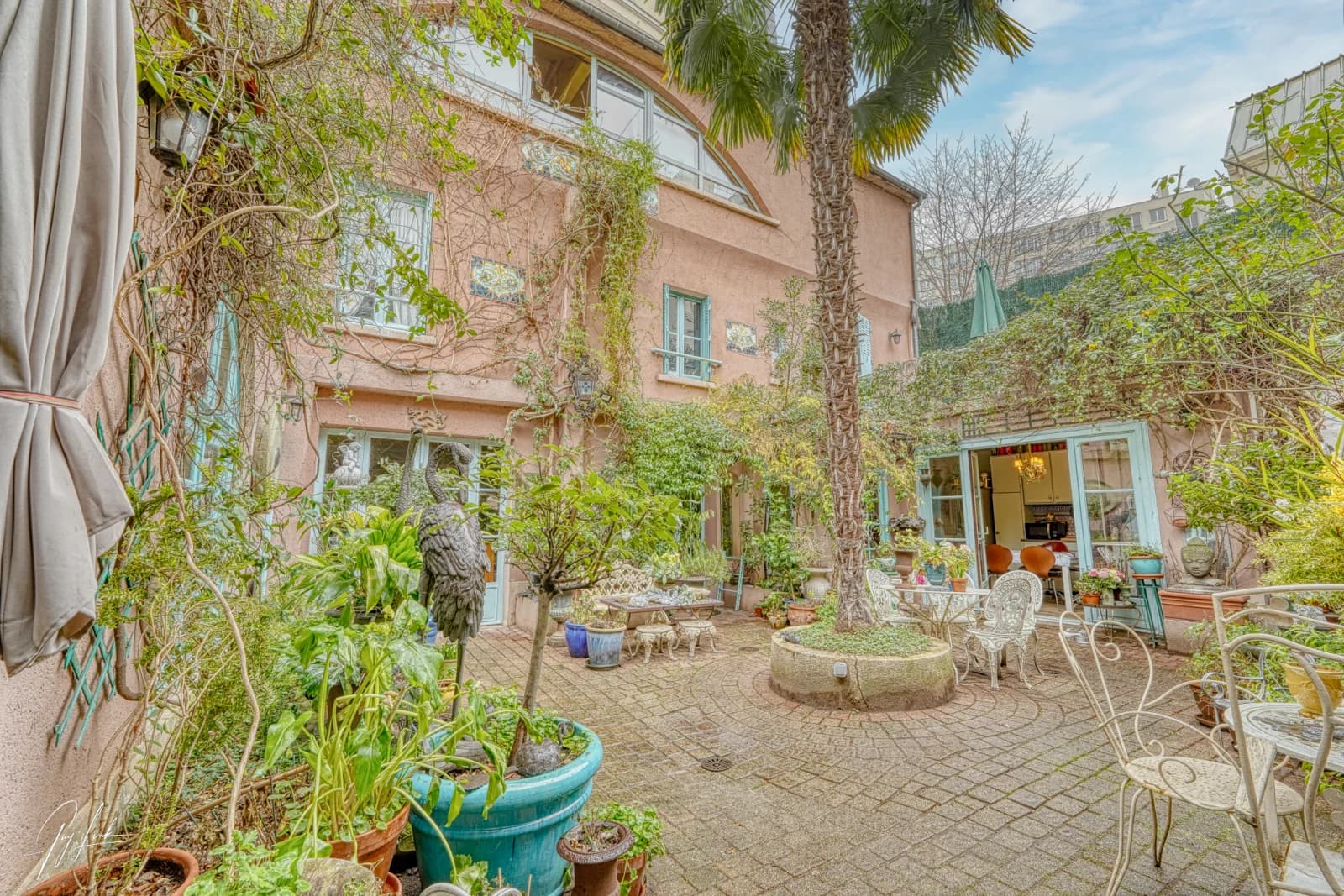 Espace Maison parisienne magique avec sa cour fleurie secrète - 1